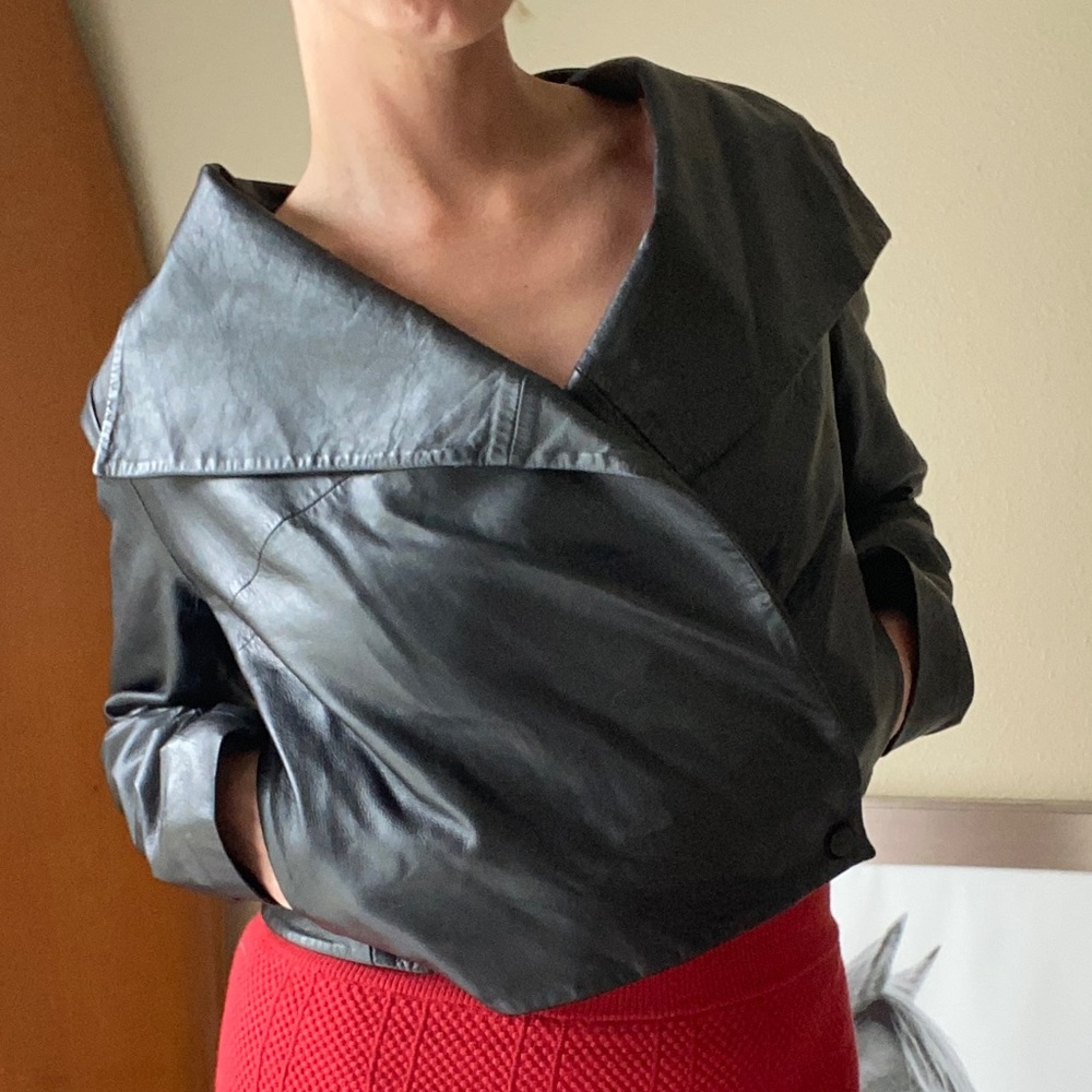 Velvet by Graham & Spencer Draped Black Leather Cropped Biker Jacket Wmns Medium